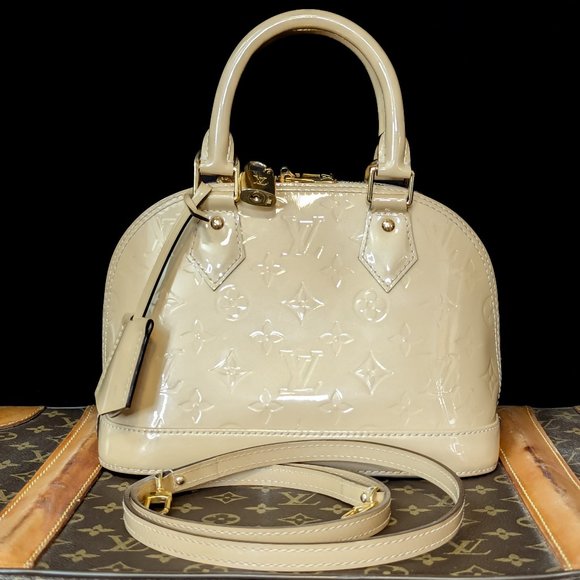 Louis Vuitton Handbags - LOUIS VUITTON Alma BB Vernis Blanc Coral Crossbody - EUC - With Lock and Key
